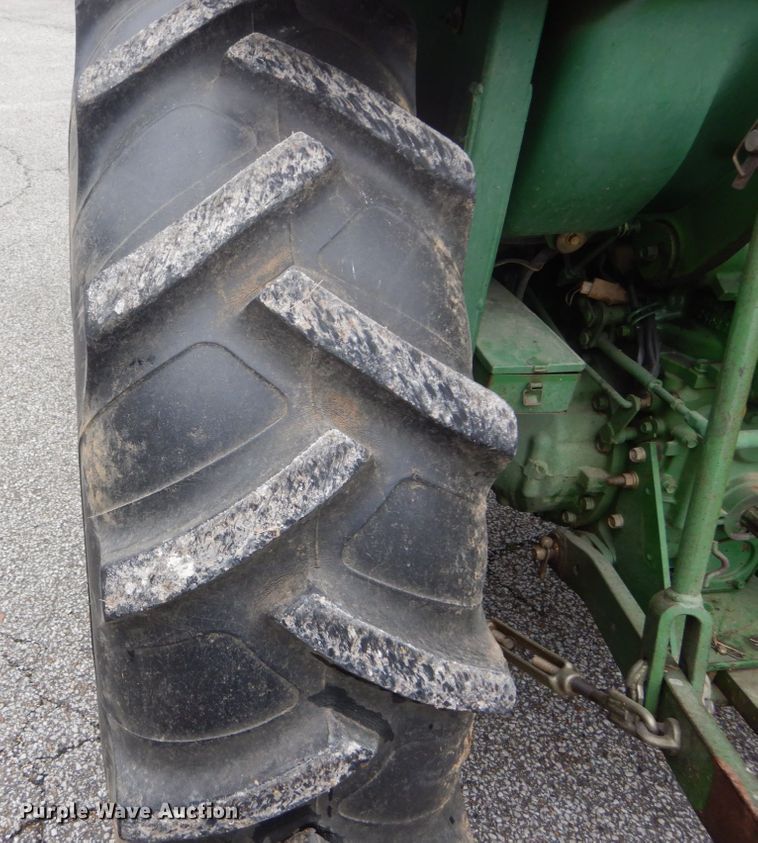 image for item GB9861 John Deere 1070 tractor