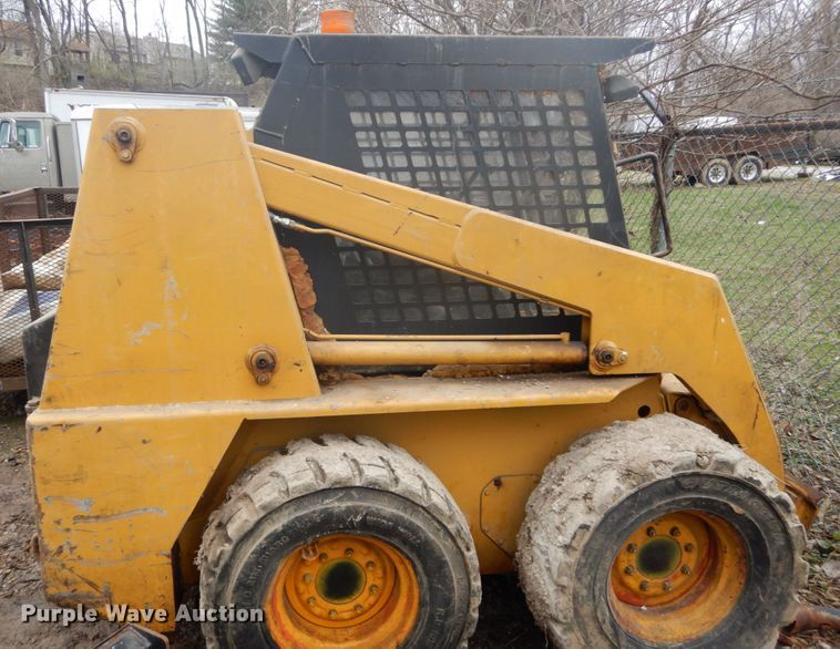 image for item GB9866 1997 Daewoo DSL801  skid steer loader