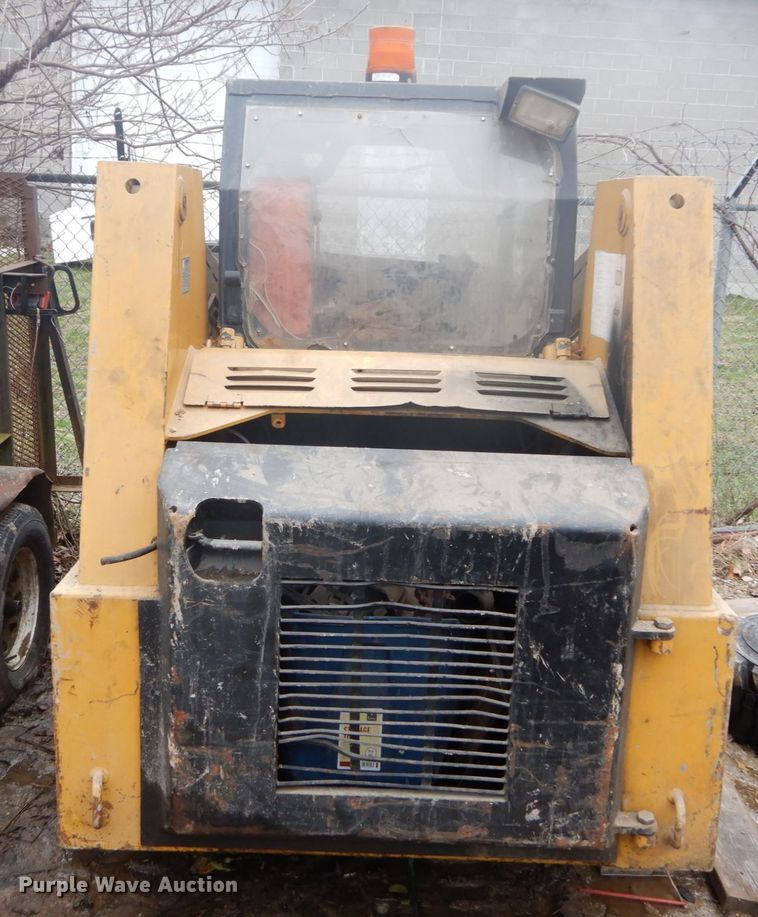 image for item GB9866 1997 Daewoo DSL801  skid steer loader