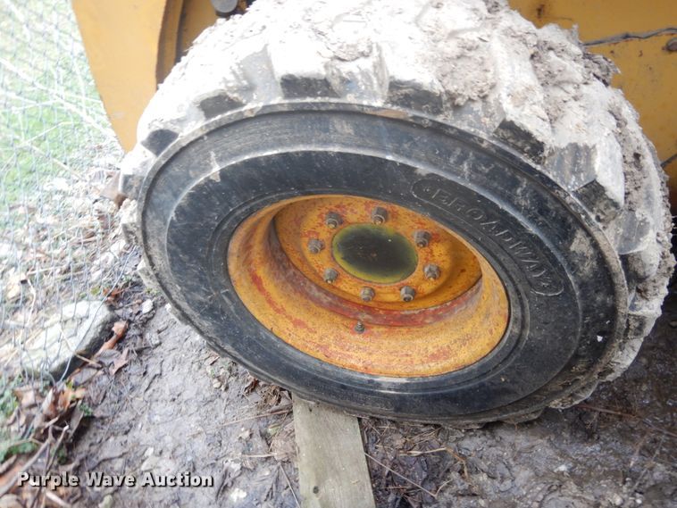 image for item GB9866 1997 Daewoo DSL801  skid steer loader