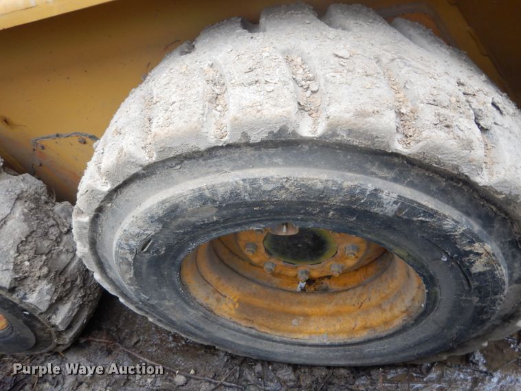 image for item GB9866 1997 Daewoo DSL801  skid steer loader