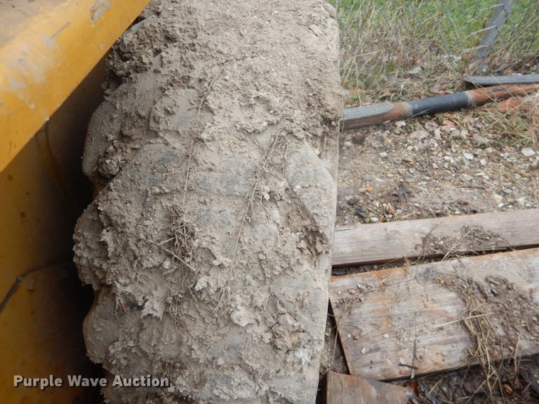 image for item GB9866 1997 Daewoo DSL801  skid steer loader