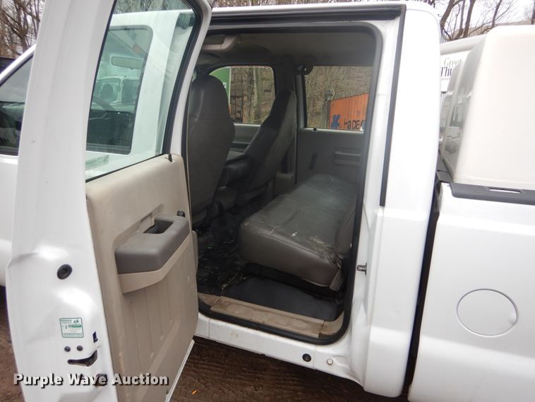 image for item GB9867 2010 Ford F250 Super Duty XL  Crew Cab pickup truck