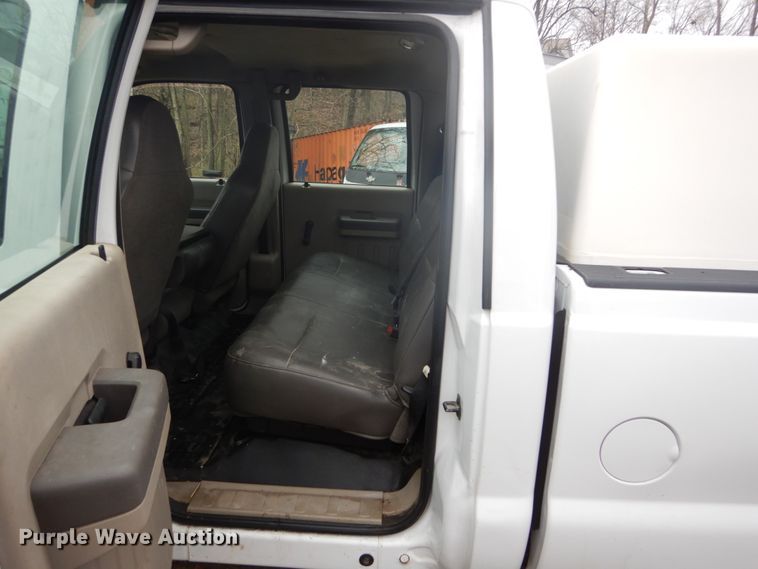 image for item GB9867 2010 Ford F250 Super Duty XL  Crew Cab pickup truck