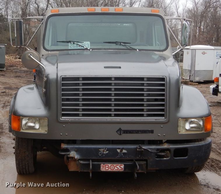 image for item GB9868 1999 International 4700 flat dump bed truck