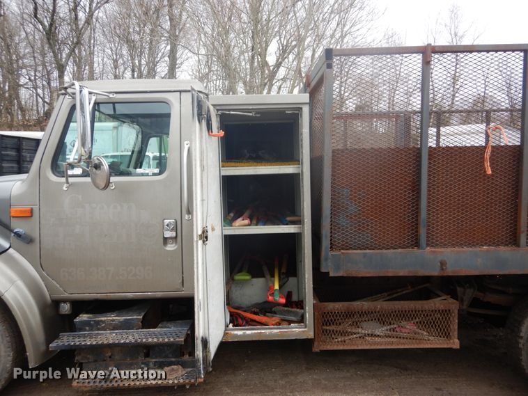 image for item GB9868 1999 International 4700 flat dump bed truck