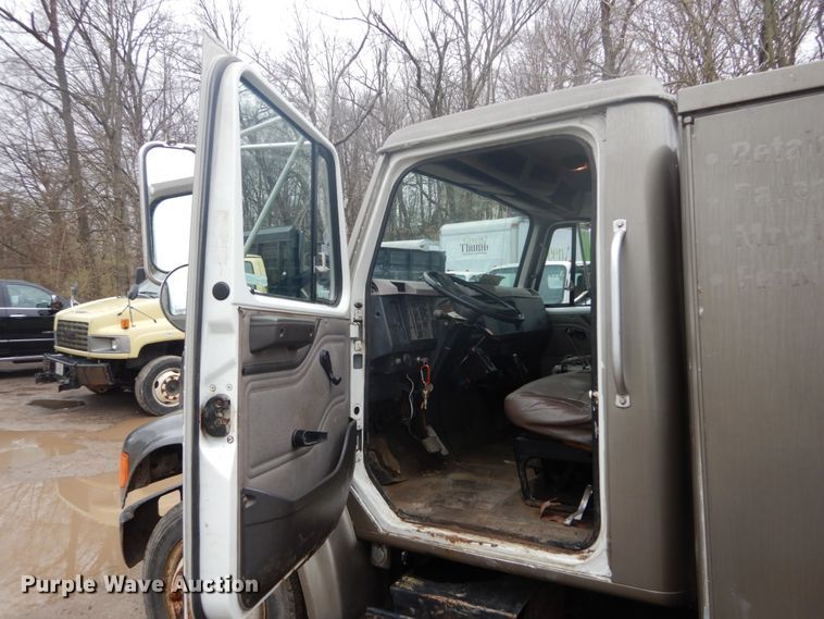 image for item GB9868 1999 International 4700 flat dump bed truck