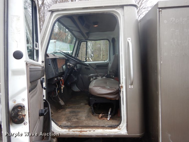 image for item GB9868 1999 International 4700 flat dump bed truck