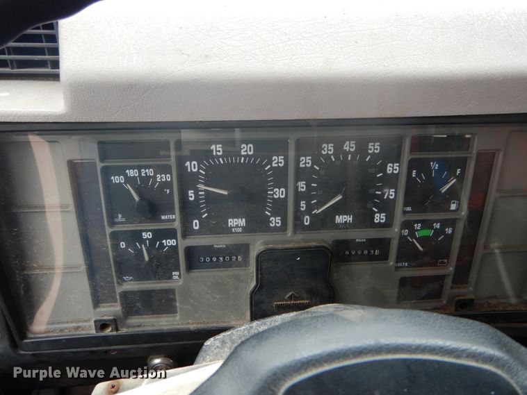 image for item GB9868 1999 International 4700 flat dump bed truck