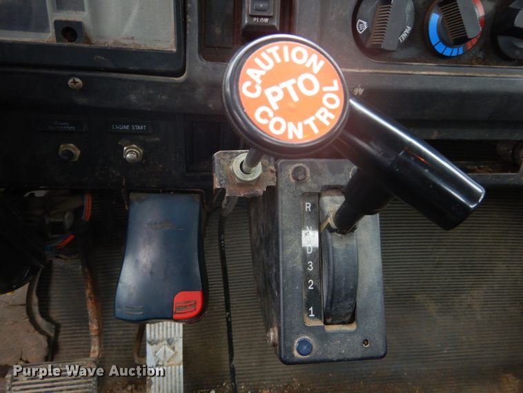 image for item GB9868 1999 International 4700 flat dump bed truck