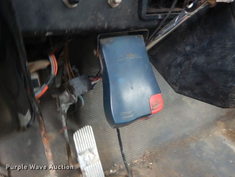 image for item GB9868 1999 International 4700 flat dump bed truck