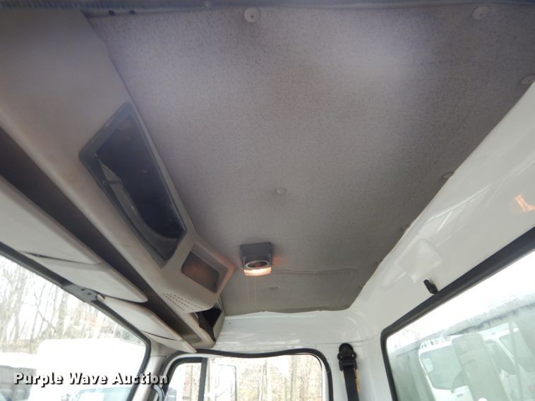 image for item GB9868 1999 International 4700 flat dump bed truck