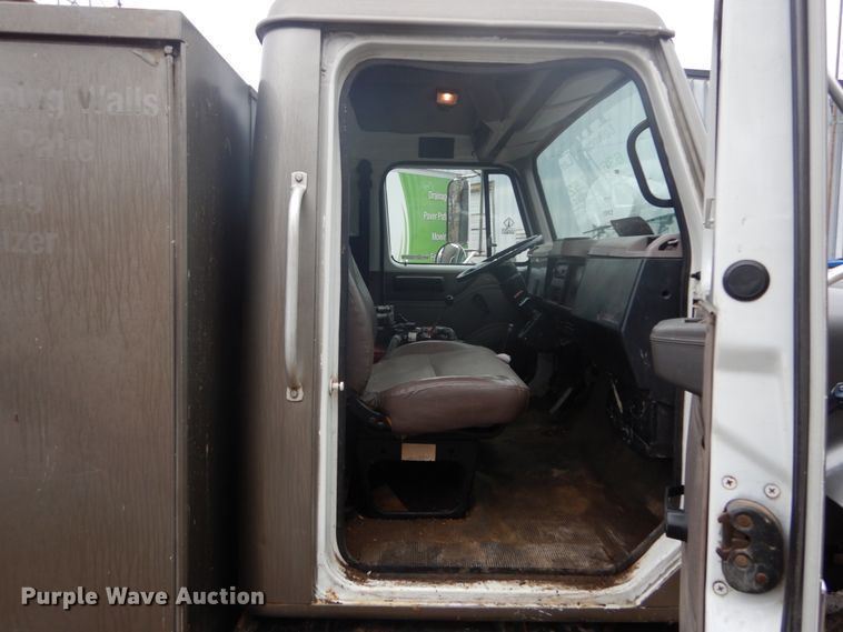 image for item GB9868 1999 International 4700 flat dump bed truck