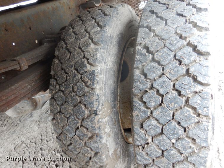 image for item GB9868 1999 International 4700 flat dump bed truck