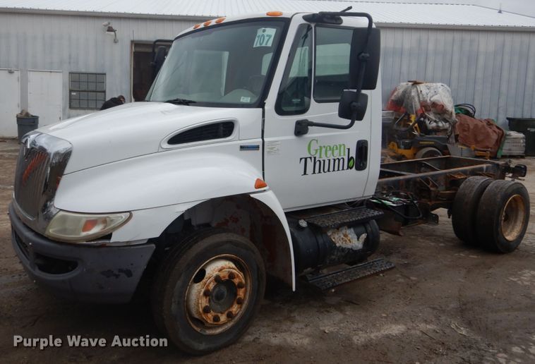 image for item GB9869 2009 International DuraStar 4300 truck cab and chassis