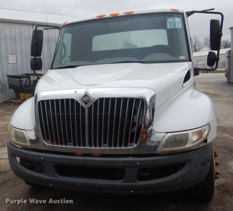 image for item GB9869 2009 International DuraStar 4300 truck cab and chassis