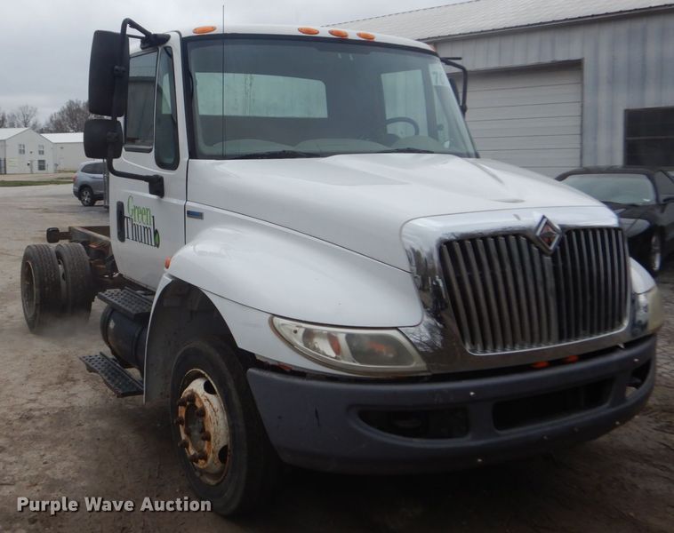 image for item GB9869 2009 International DuraStar 4300 truck cab and chassis