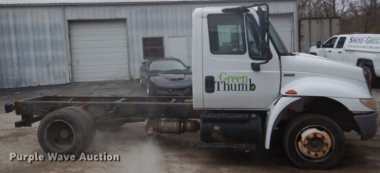 image for item GB9869 2009 International DuraStar 4300 truck cab and chassis