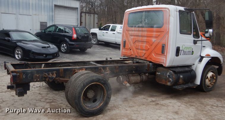 image for item GB9869 2009 International DuraStar 4300 truck cab and chassis