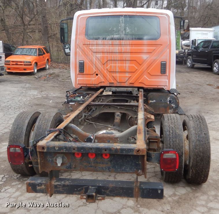 image for item GB9869 2009 International DuraStar 4300 truck cab and chassis