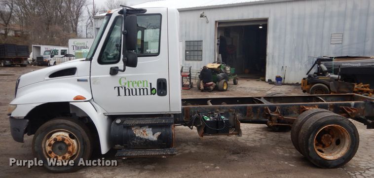 image for item GB9869 2009 International DuraStar 4300 truck cab and chassis