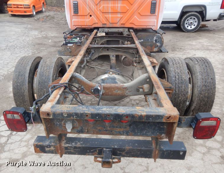 image for item GB9869 2009 International DuraStar 4300 truck cab and chassis