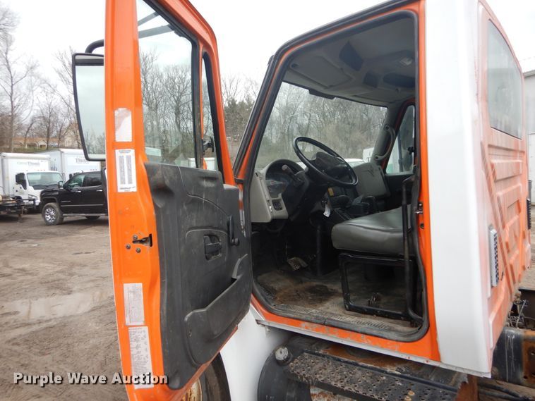 image for item GB9869 2009 International DuraStar 4300 truck cab and chassis