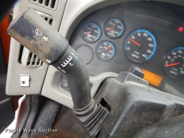 image for item GB9869 2009 International DuraStar 4300 truck cab and chassis