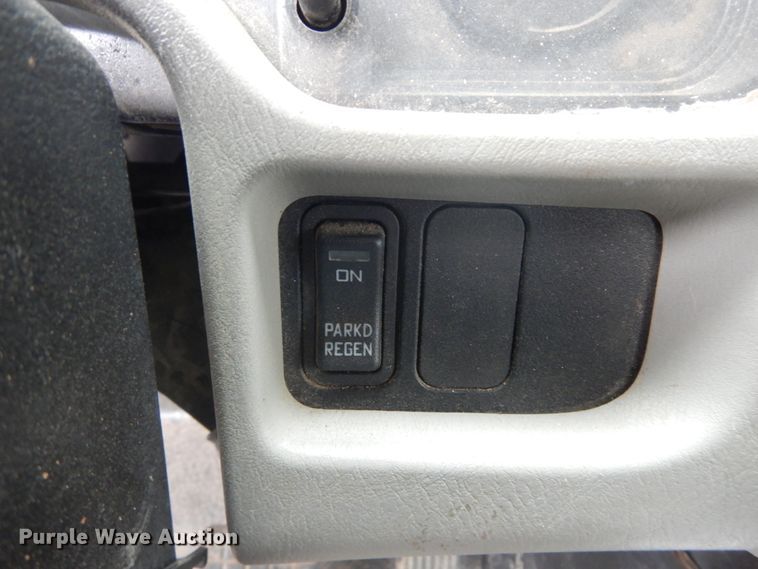 image for item GB9869 2009 International DuraStar 4300 truck cab and chassis