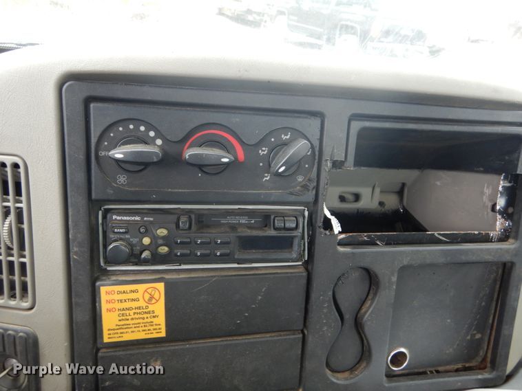 image for item GB9869 2009 International DuraStar 4300 truck cab and chassis