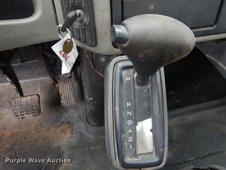 image for item GB9869 2009 International DuraStar 4300 truck cab and chassis