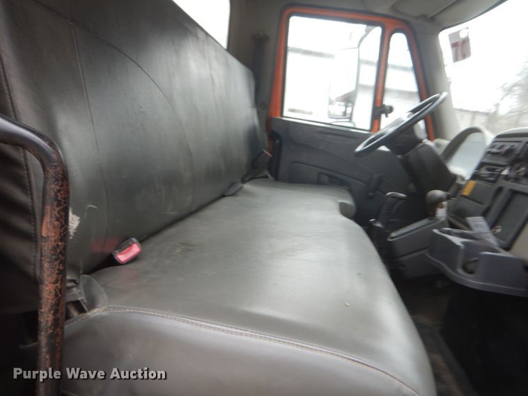 image for item GB9869 2009 International DuraStar 4300 truck cab and chassis