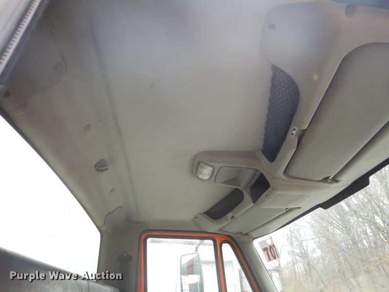 image for item GB9869 2009 International DuraStar 4300 truck cab and chassis