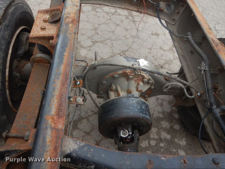 image for item GB9869 2009 International DuraStar 4300 truck cab and chassis