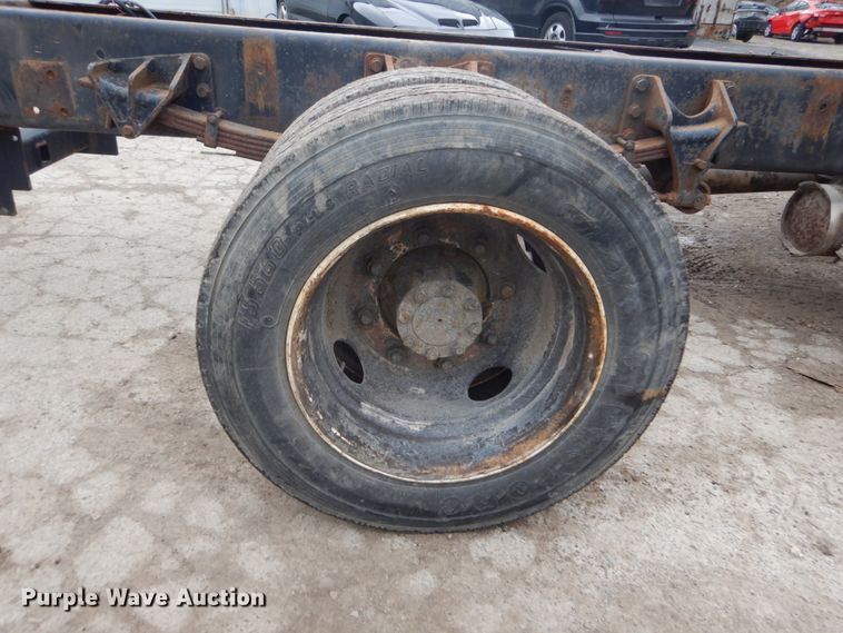 image for item GB9869 2009 International DuraStar 4300 truck cab and chassis