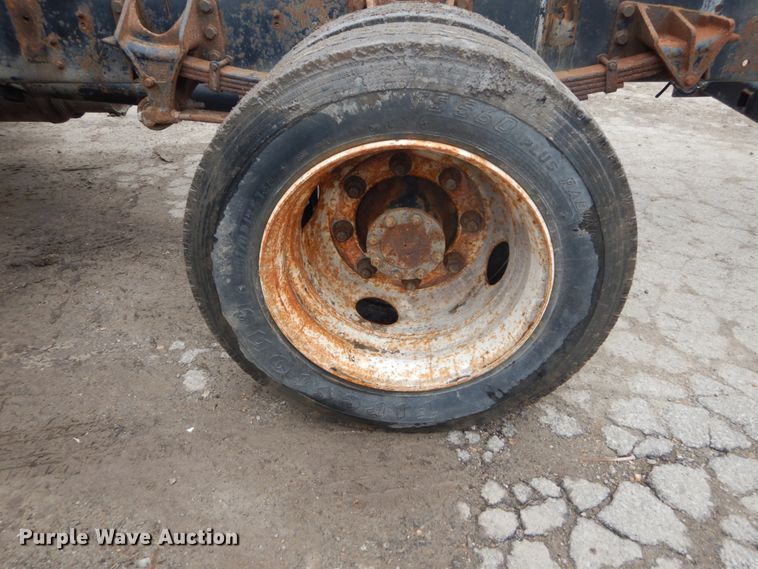 image for item GB9869 2009 International DuraStar 4300 truck cab and chassis