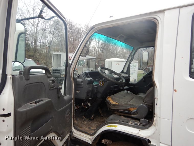 image for item GB9870 2002 GMC W4500 truck cab and chassis