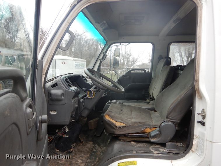 image for item GB9870 2002 GMC W4500 truck cab and chassis