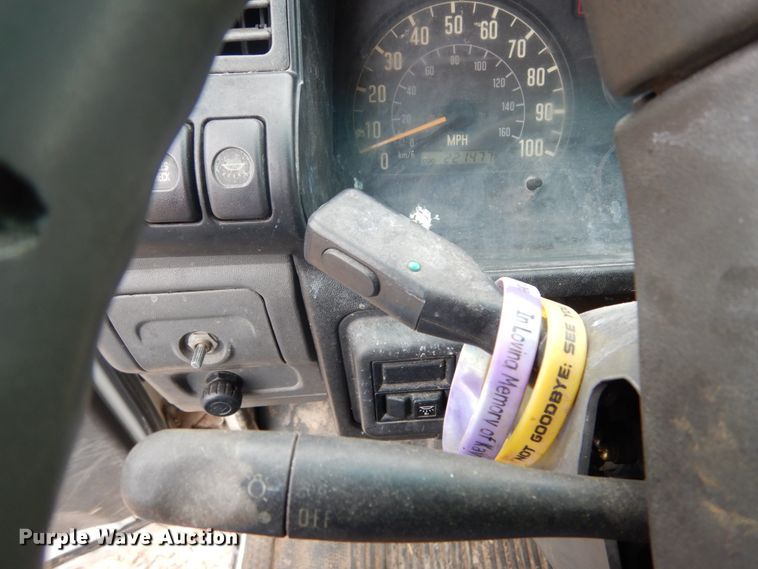 image for item GB9870 2002 GMC W4500 truck cab and chassis