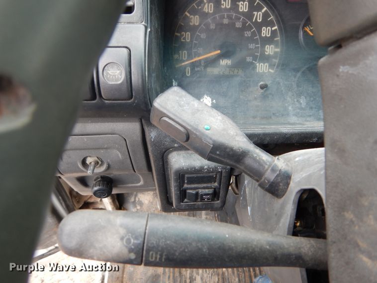 image for item GB9870 2002 GMC W4500 truck cab and chassis