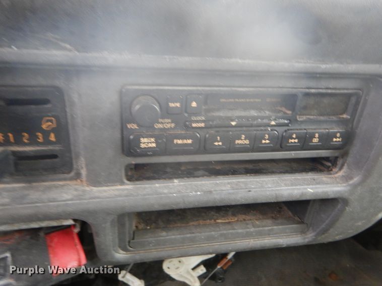 image for item GB9870 2002 GMC W4500 truck cab and chassis