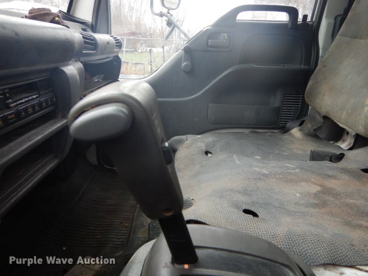 image for item GB9870 2002 GMC W4500 truck cab and chassis