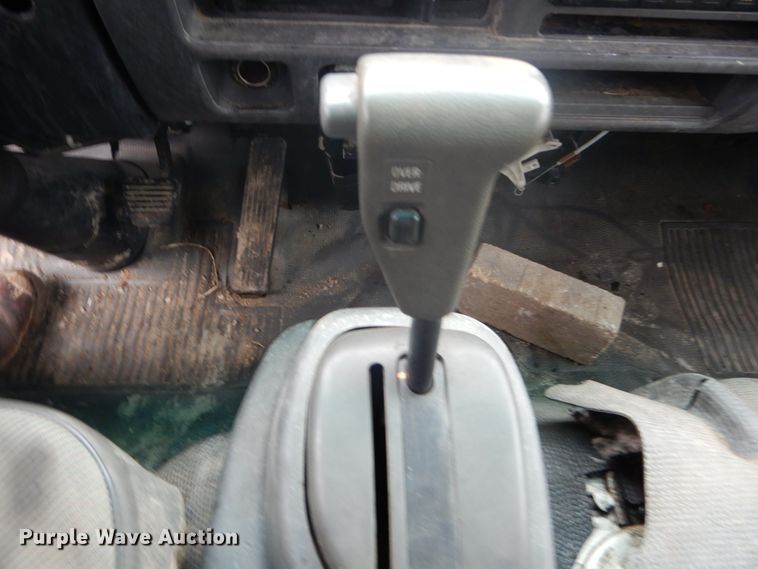 image for item GB9870 2002 GMC W4500 truck cab and chassis