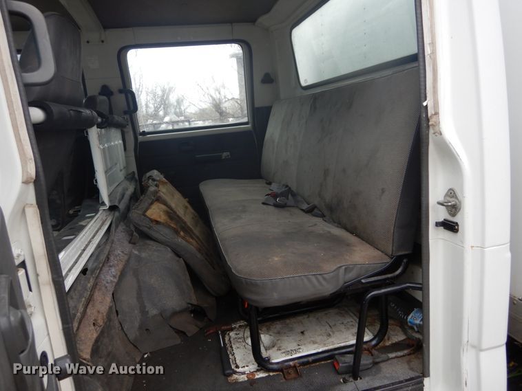 image for item GB9870 2002 GMC W4500 truck cab and chassis