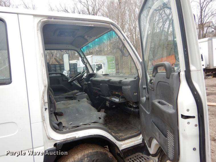 image for item GB9870 2002 GMC W4500 truck cab and chassis