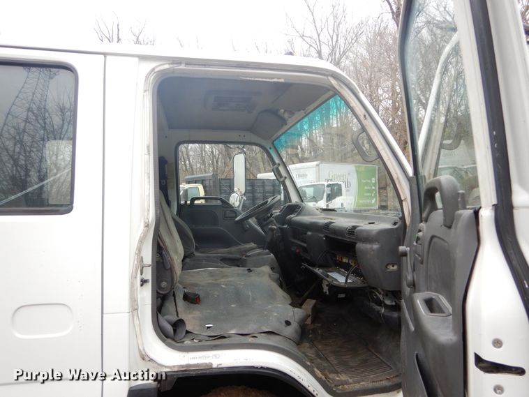 image for item GB9870 2002 GMC W4500 truck cab and chassis