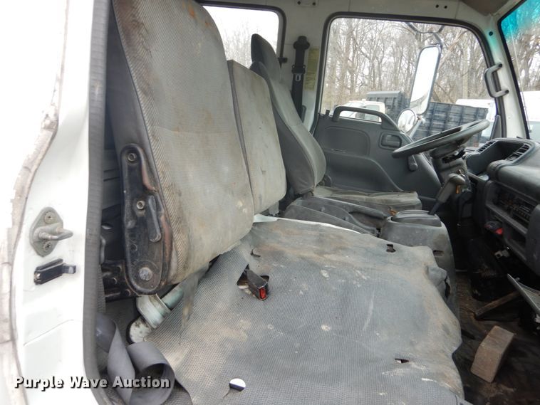 image for item GB9870 2002 GMC W4500 truck cab and chassis
