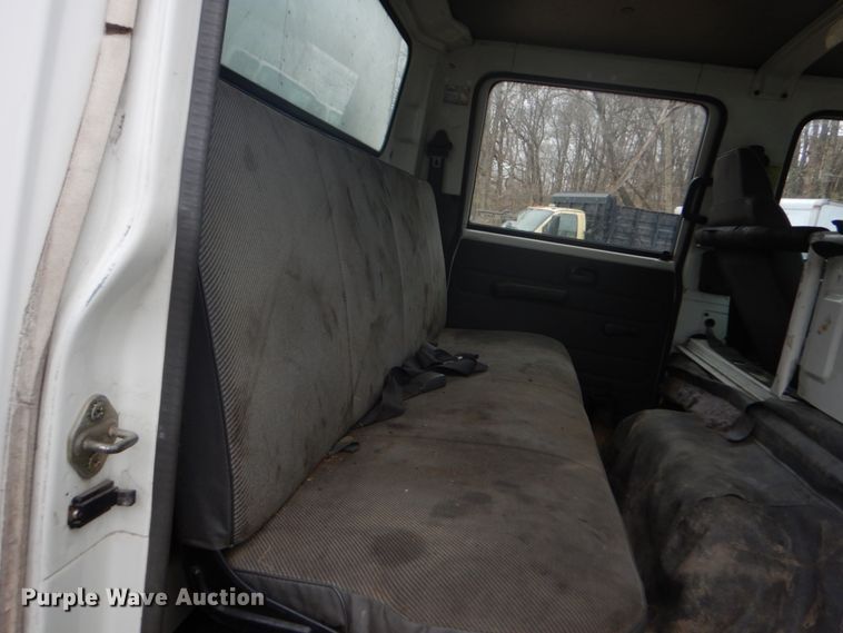 image for item GB9870 2002 GMC W4500 truck cab and chassis