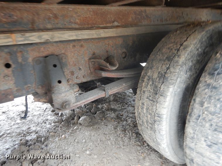 image for item GB9870 2002 GMC W4500 truck cab and chassis