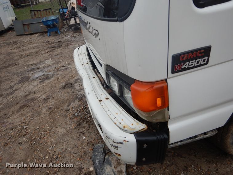 image for item GB9870 2002 GMC W4500 truck cab and chassis